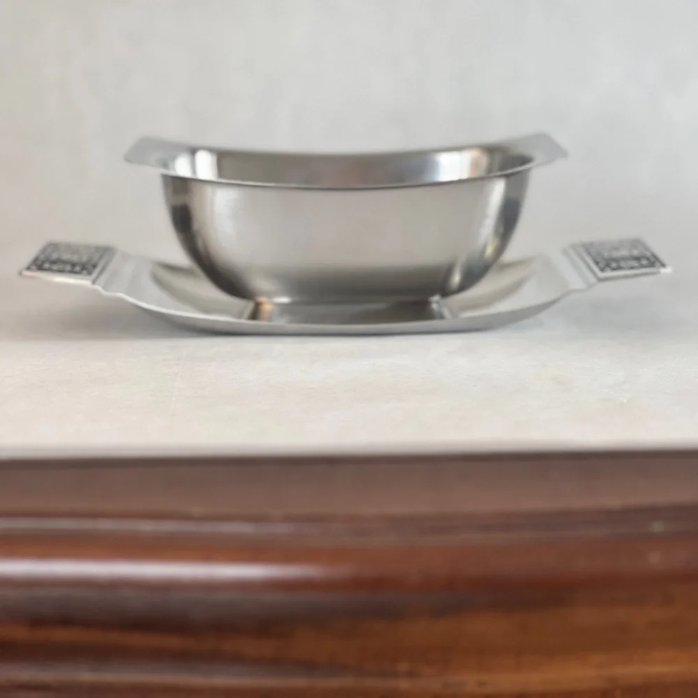 Vintage Stanley Roberts ‘Burgundy’ Velvet Stainless Gravy Boat w/ Attached Tray - Picture 8 of 10
